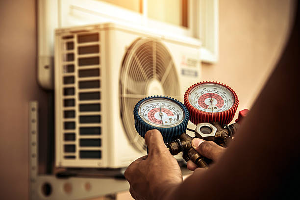 Professional Hvac technician working in Norwood, MO